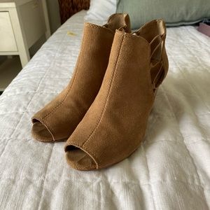 Lucky Brand Suade wedges size 8.5